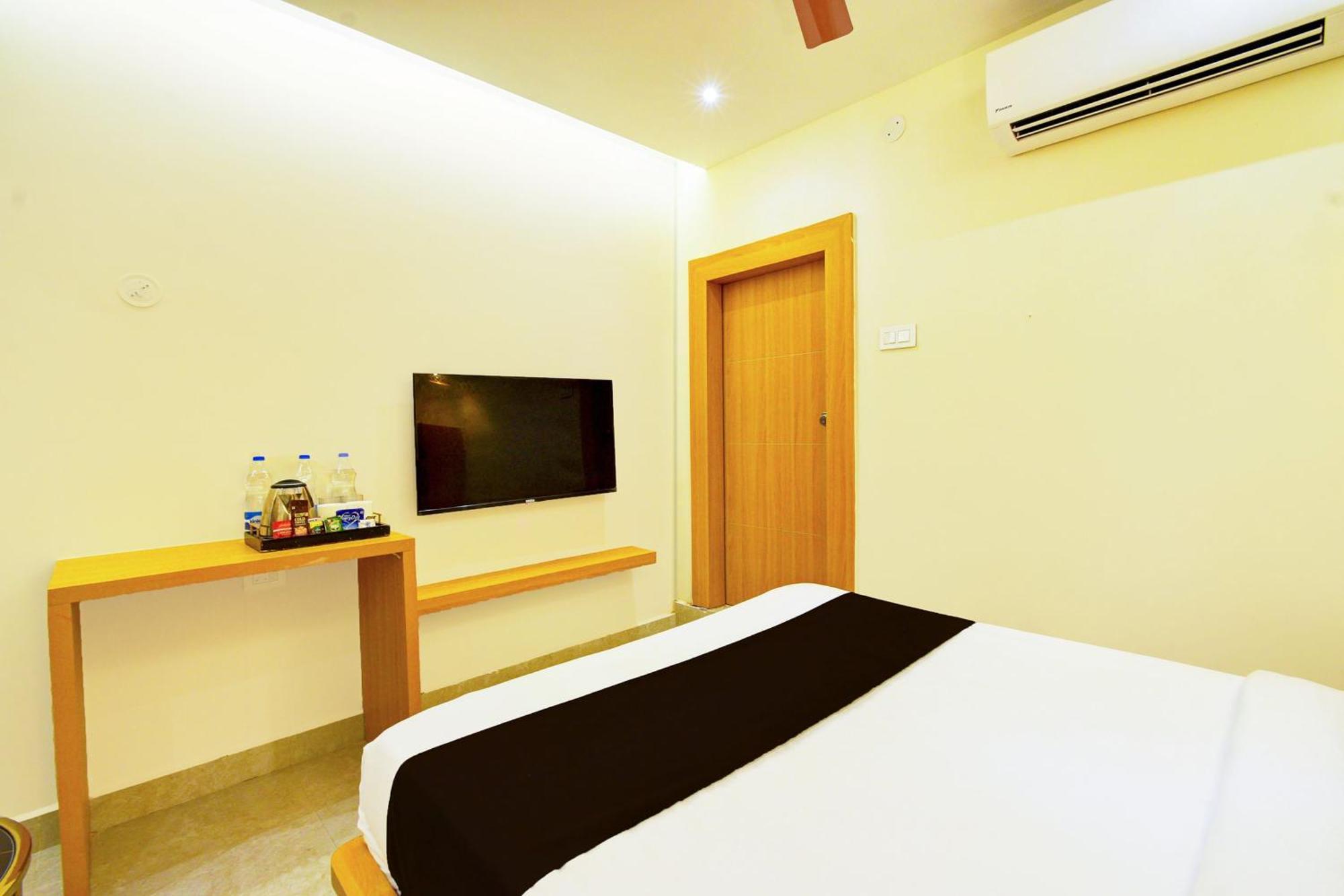 Hotel O Svs Suites Luxury Rooms Trimulgherry Exteriör bild