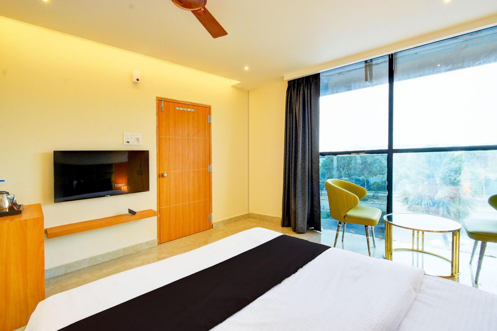 Hotel O Svs Suites Luxury Rooms Trimulgherry Exteriör bild
