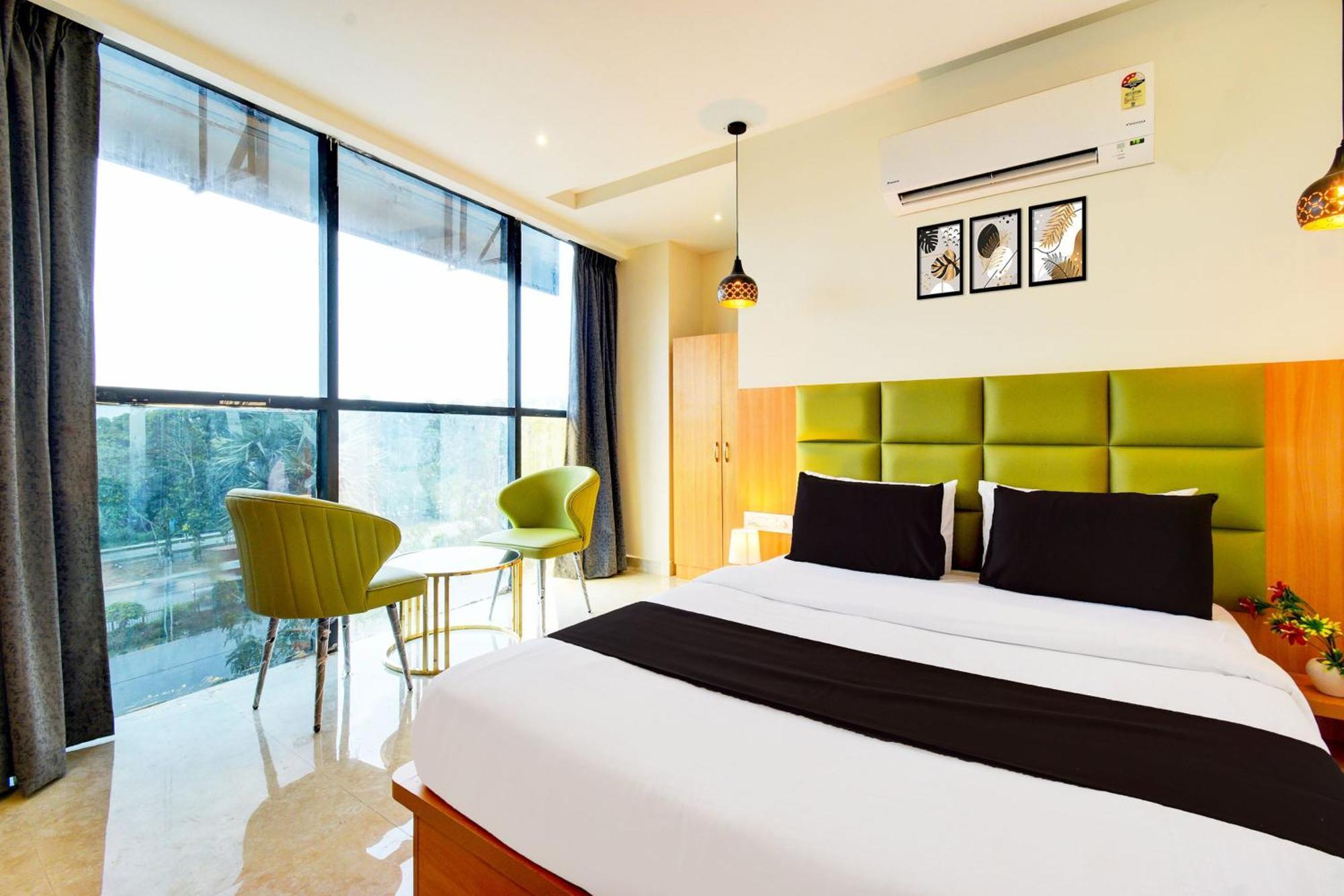 Hotel O Svs Suites Luxury Rooms Trimulgherry Exteriör bild