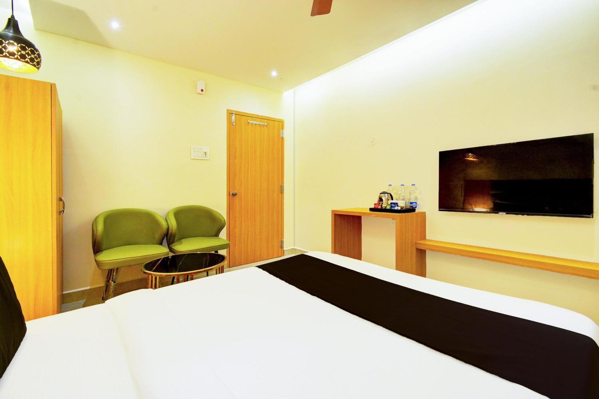 Hotel O Svs Suites Luxury Rooms Trimulgherry Exteriör bild