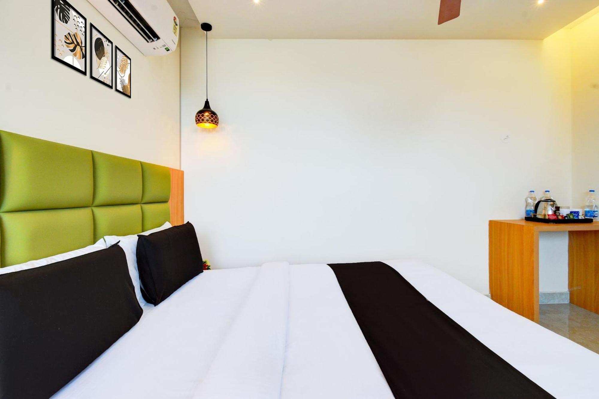 Hotel O Svs Suites Luxury Rooms Trimulgherry Exteriör bild