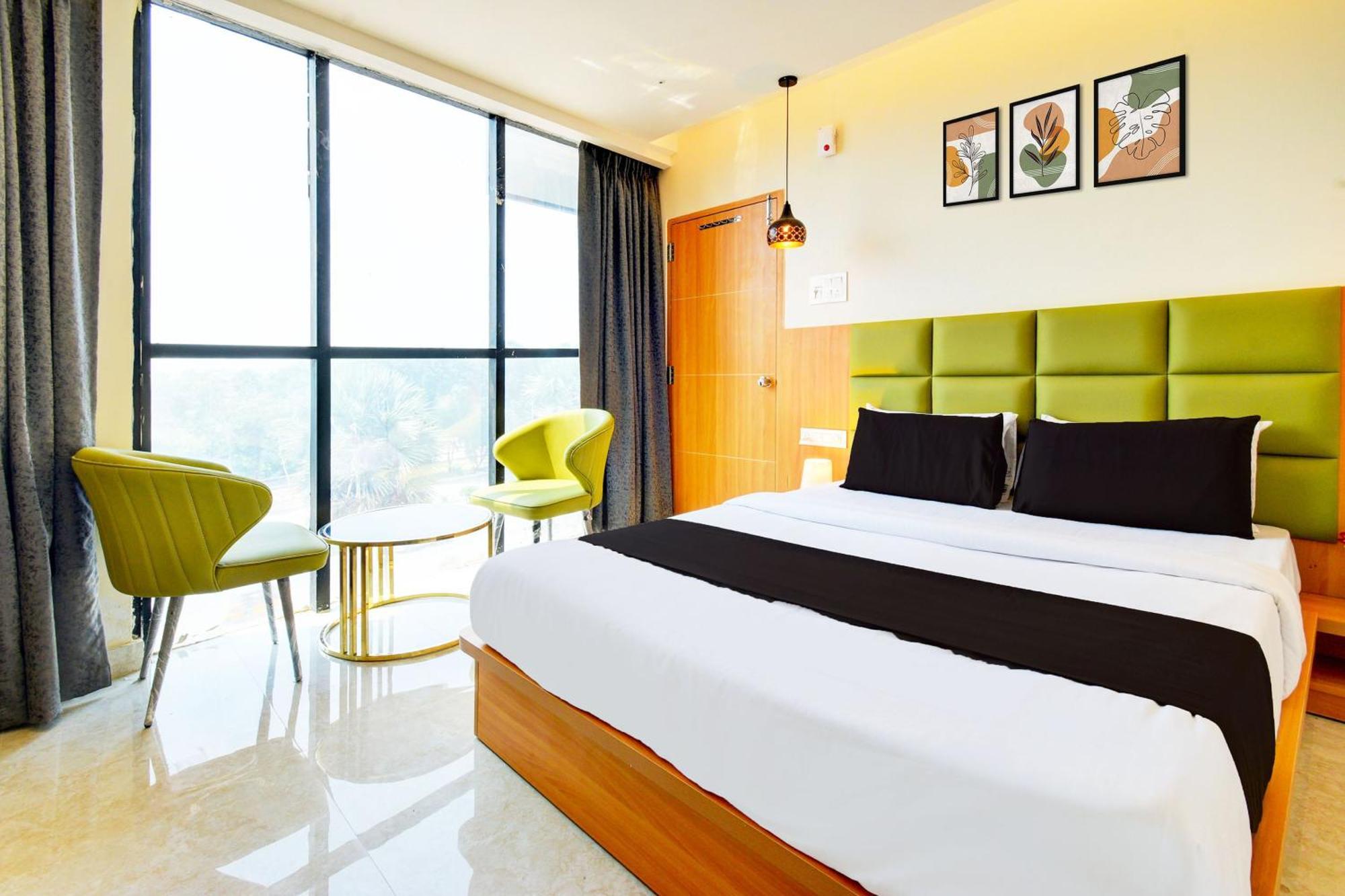 Hotel O Svs Suites Luxury Rooms Trimulgherry Exteriör bild