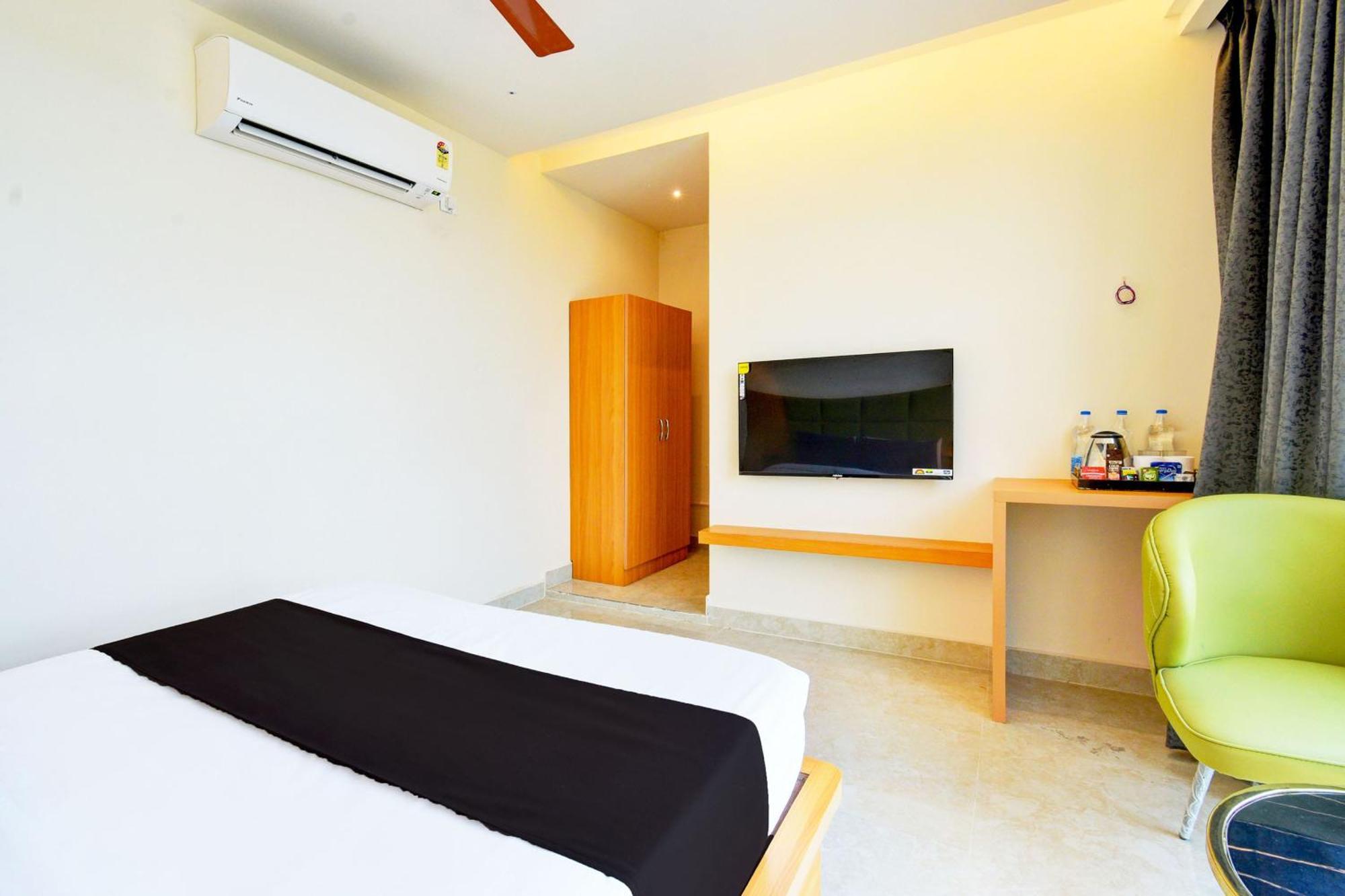Hotel O Svs Suites Luxury Rooms Trimulgherry Exteriör bild